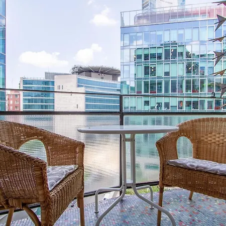 Palazzo Lombardia - Station - Bighome Apartment